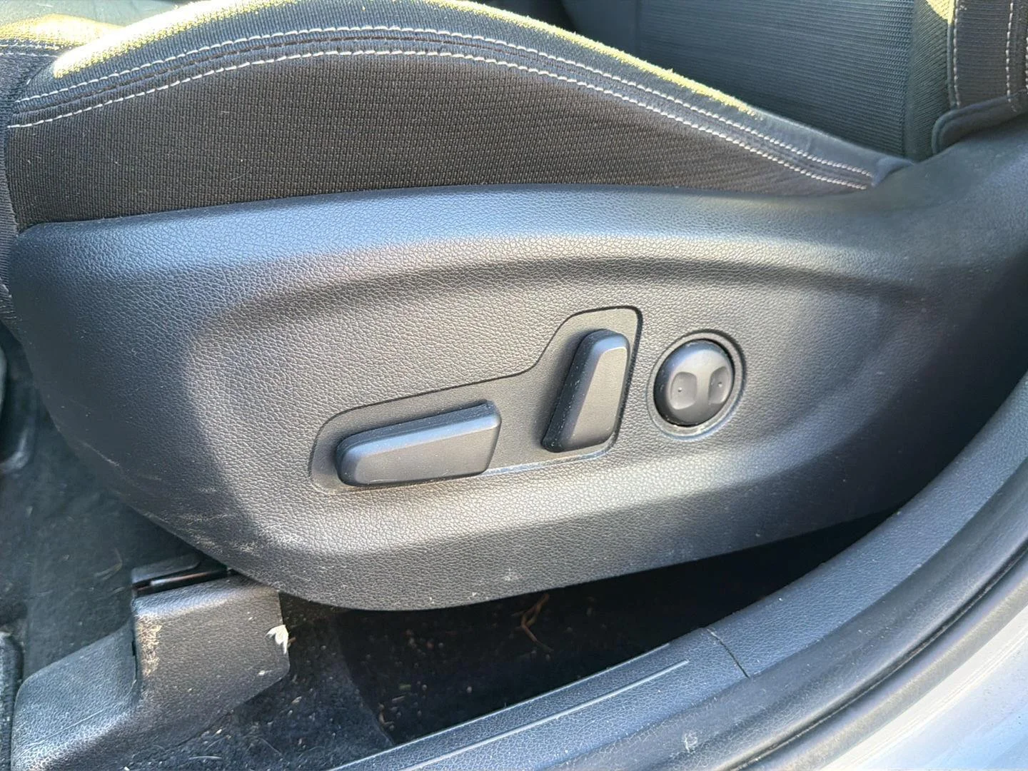 Used 2021 Sparkling Silver Kia LX image 20