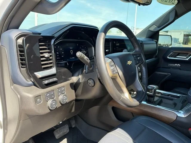 Used 2023 IRIDESCENT PEARL TRICOAT Chevrolet High Country image 17