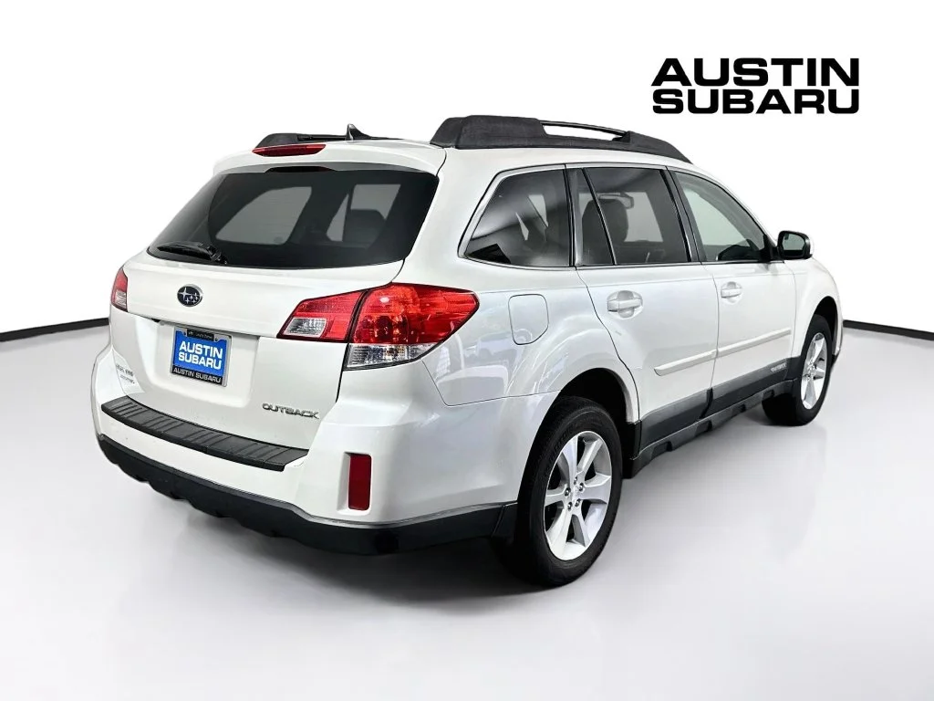 Used 2014 White Subaru 2.5i image 7