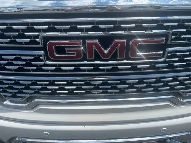 Used 2022 White GMC Denali image 5