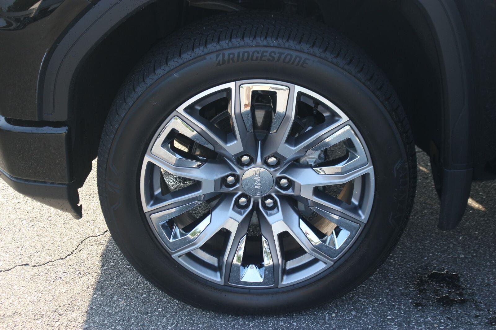 Used 2025 Onyx Black GMC Denali image 38