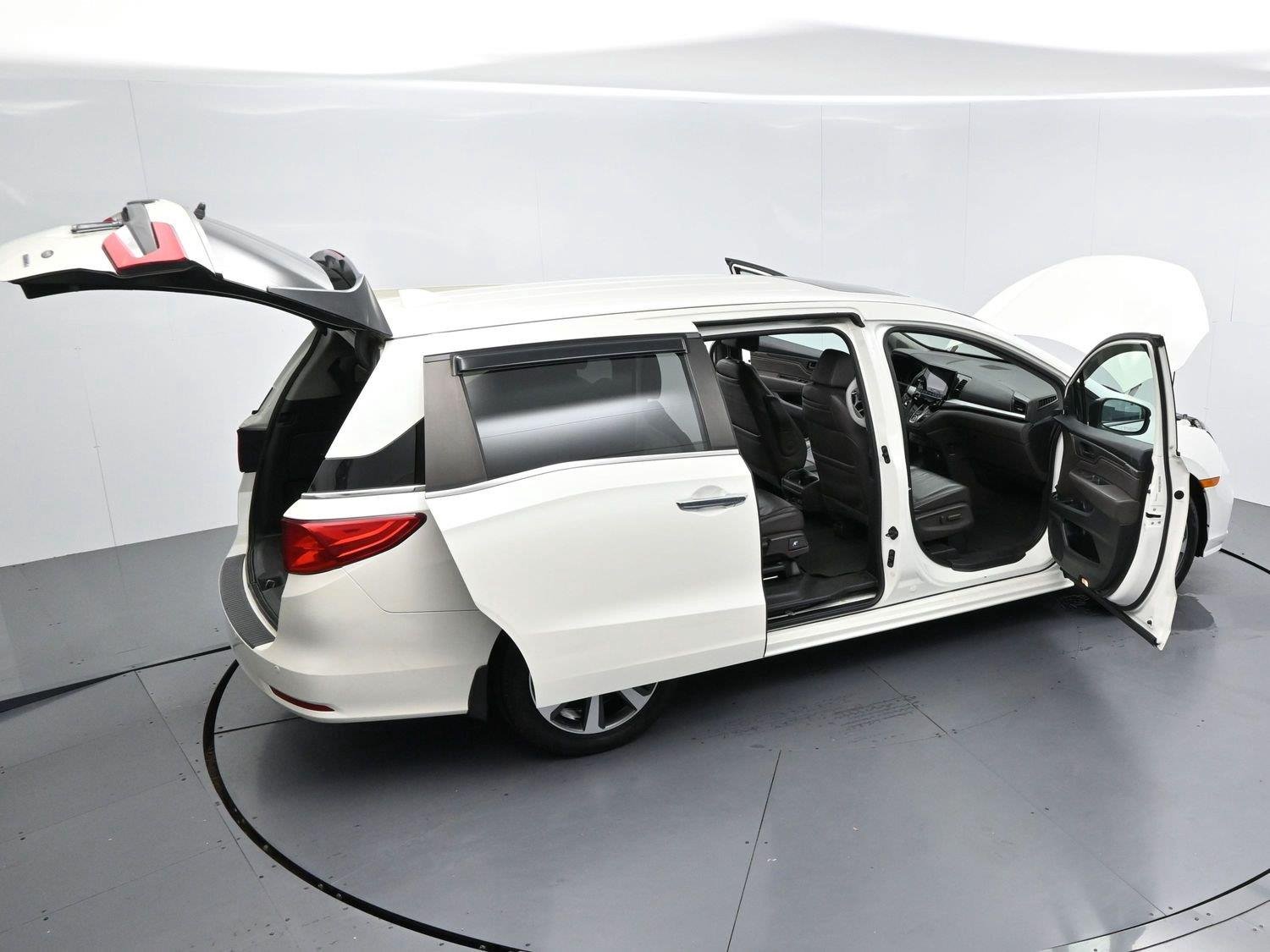 Used 2019 White Diamond Pearl Honda Touring image 47