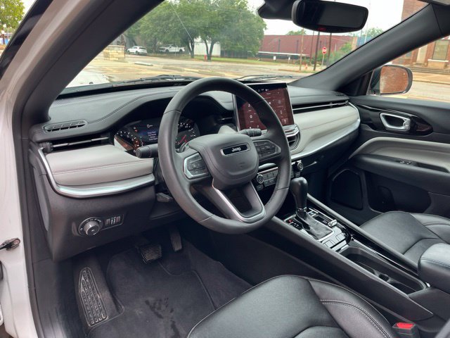 Used 2025 White Jeep Limited image 13