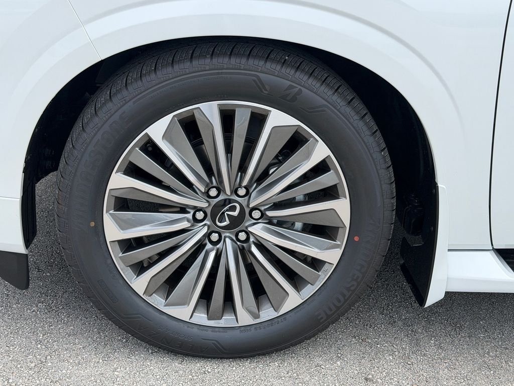 New 2027 RADIANT WHITE INFINITI Luxe 2WD image 11