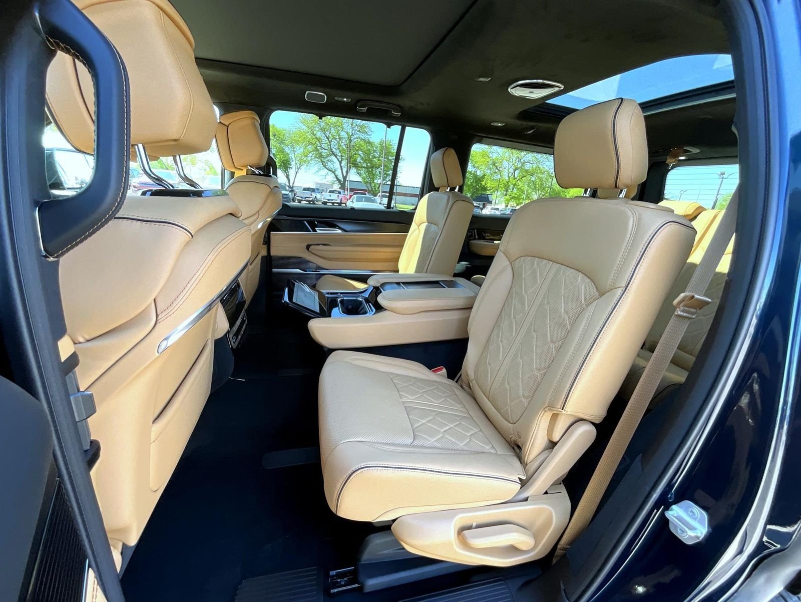 New 2026 Fathom Blue Pearl-Coat Exterior Paint (Late Availability) Jeep Summit Reserve image 12