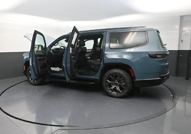 New 2026 Steel Blue Exterior Paint Jeep Limited Altitude image 33
