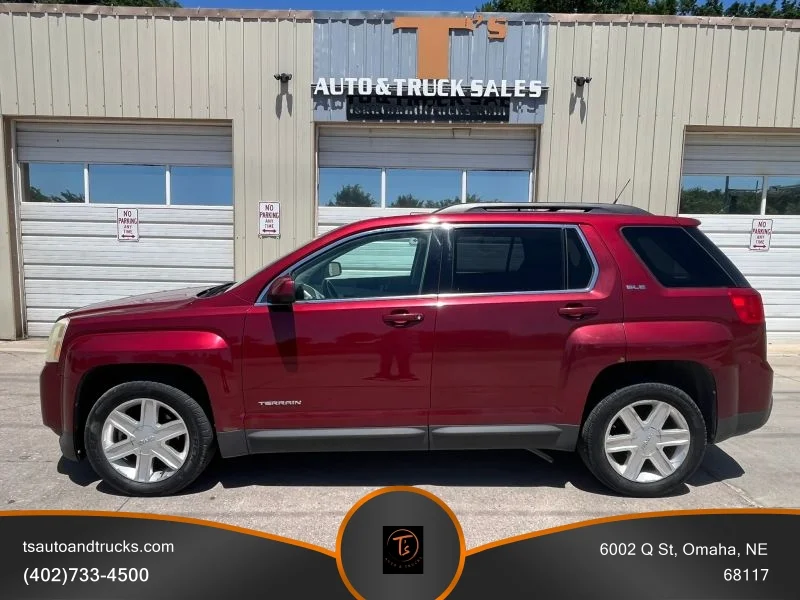 Used 2011 Red GMC SLT Sport Utility 4D image 1