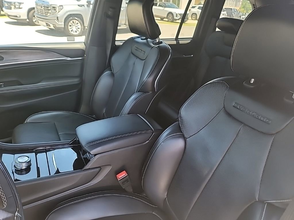 2023 Jeep Grand Cherokee Overland - Photo 11