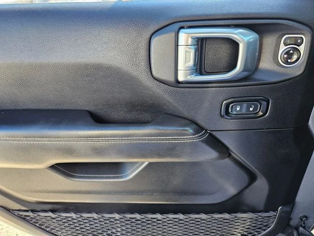 Used 2020 Silver Jeep Unlimited Sahara image 36