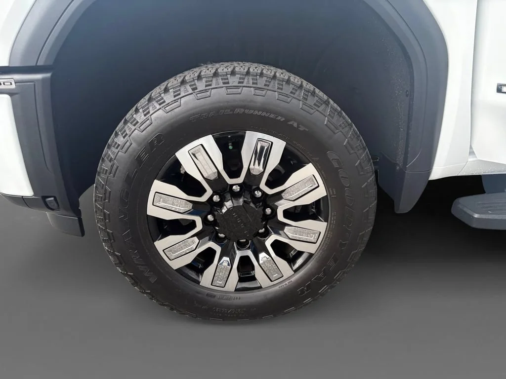 Used 2025 Summit White GMC Denali image 15