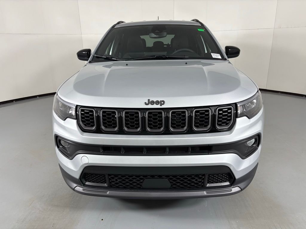 New 2026 Silver Zynith Metallic Clearcoat Jeep Latitude image 3