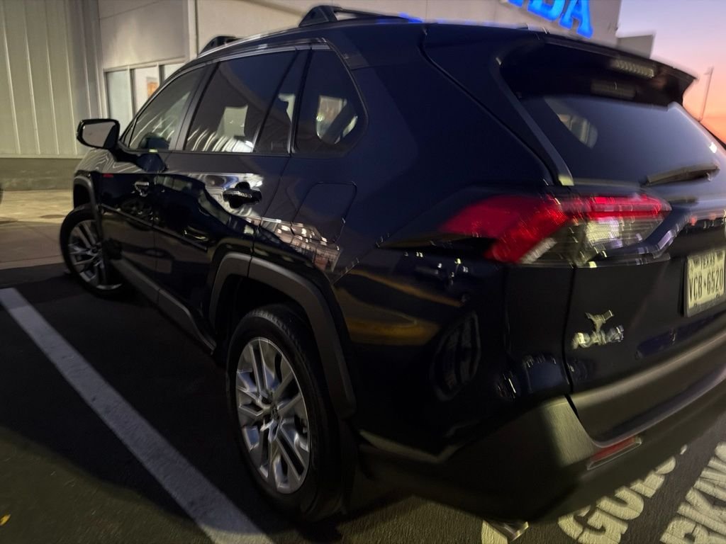 Used 2024  Toyota XLE Premium image 6