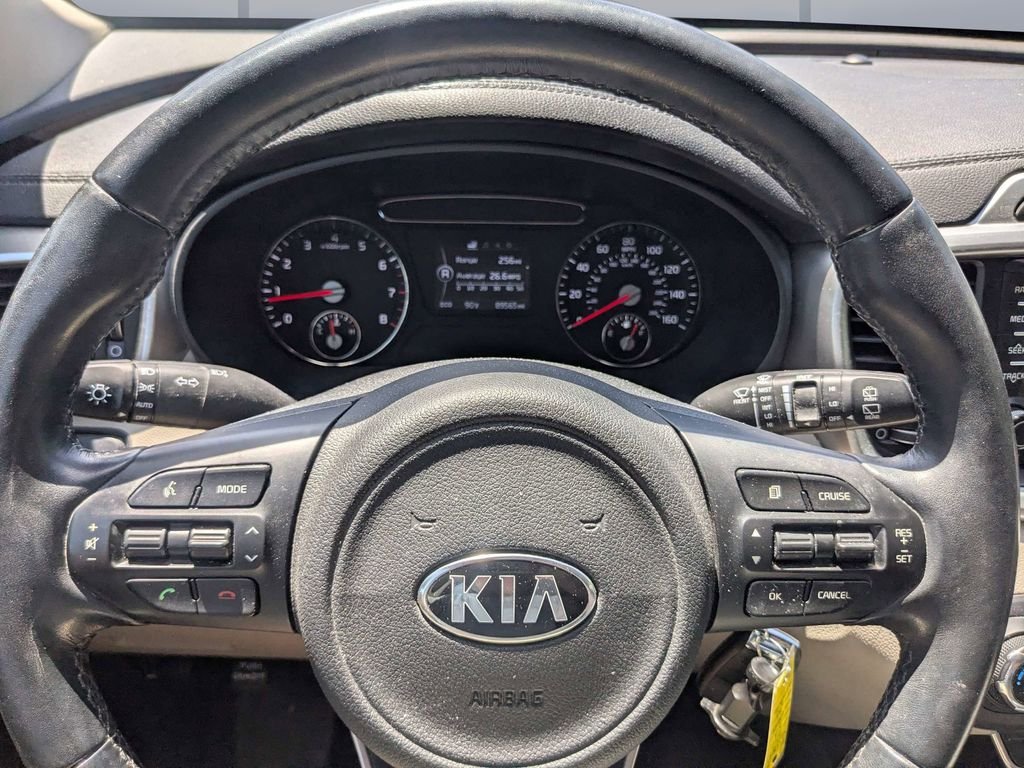 Used 2017 White Kia LX image 29