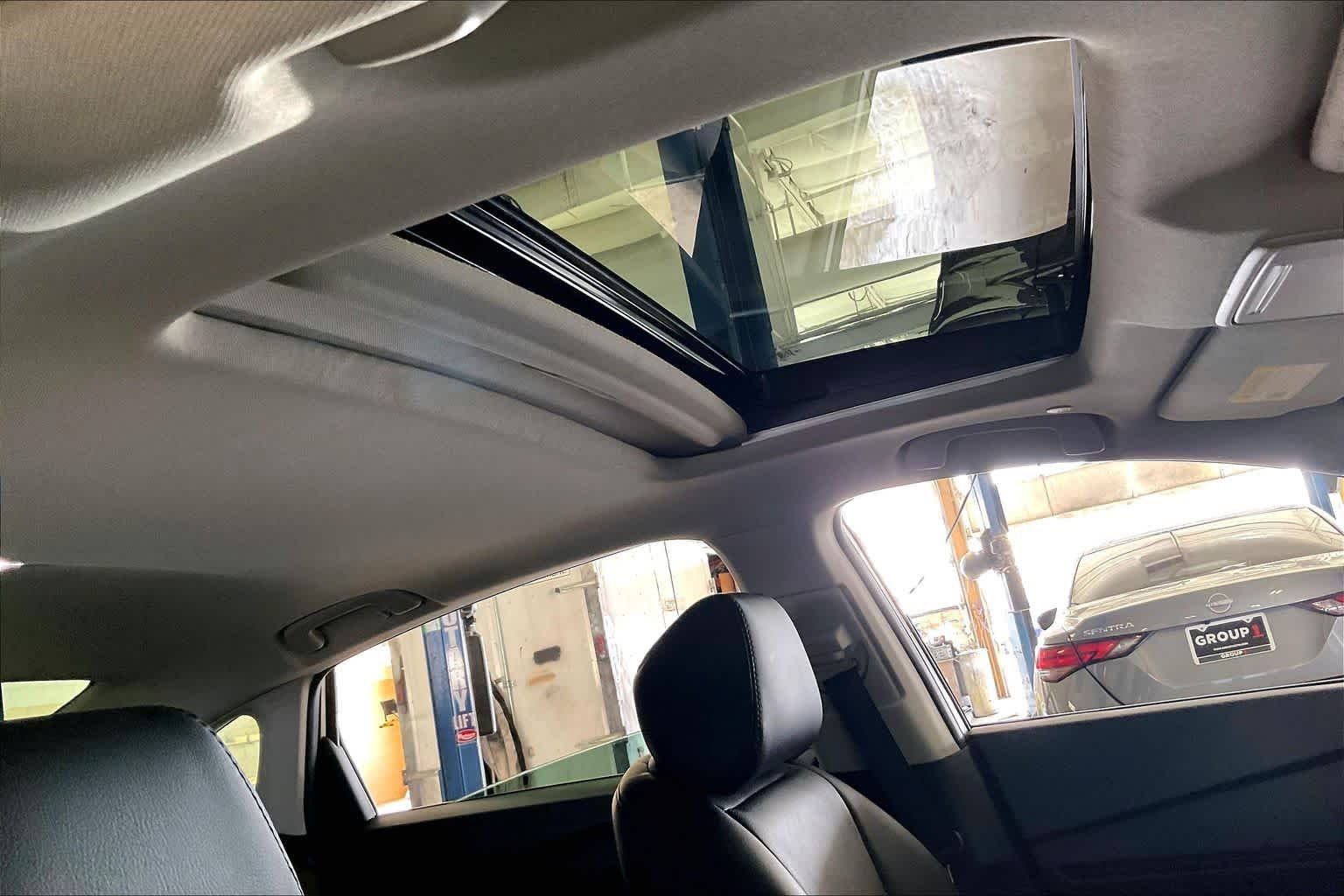 Used 2025 Solar Silver Metallic Honda SE image 13