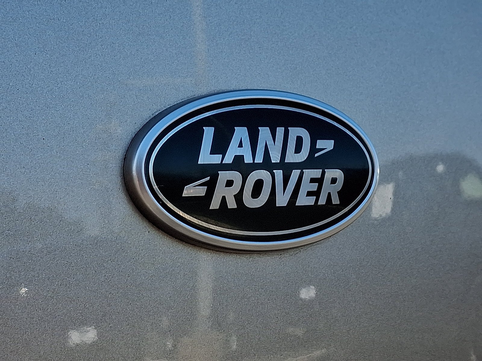 Used 2023 Lantau Bronze Metallic   1Dp Land Rover SE image 39