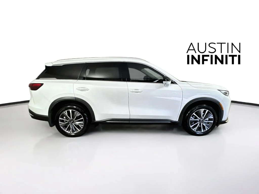 Certified Used 2027 White INFINITI LUXE image 11
