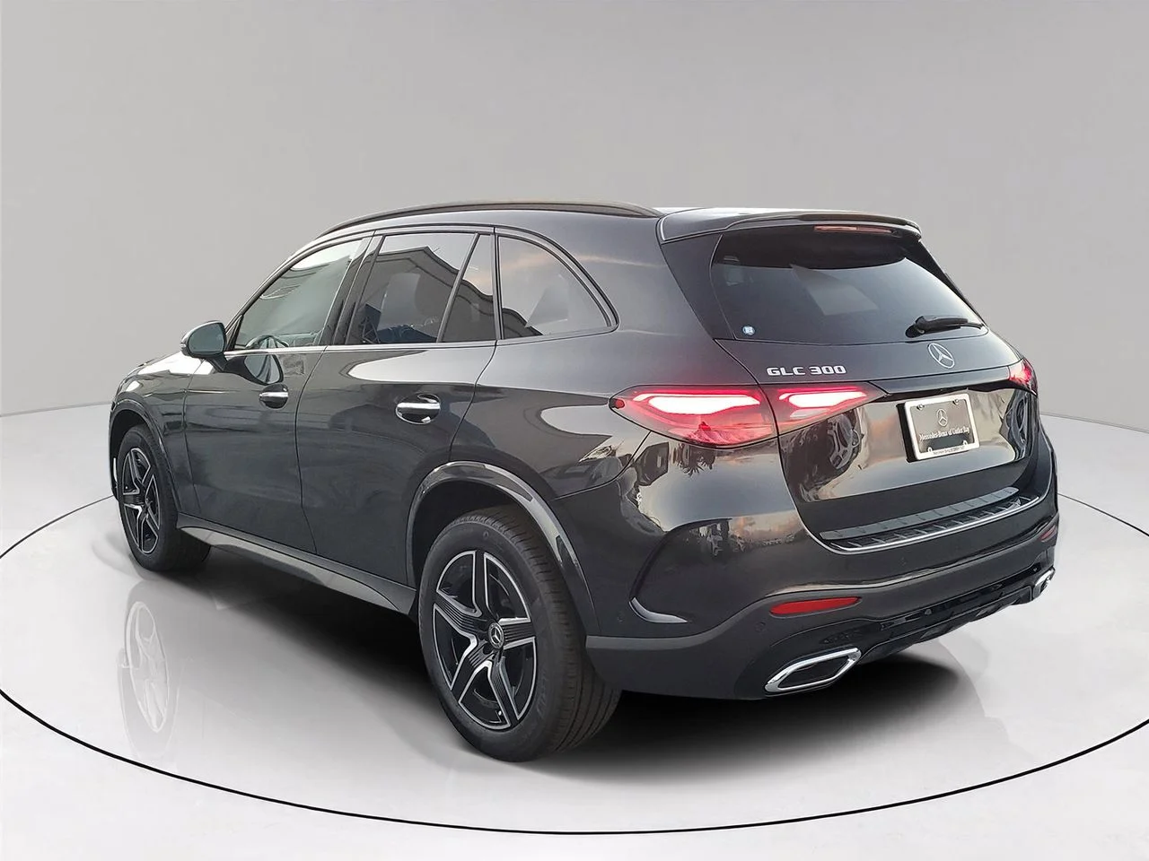 New 2026 Graphite Grey Metallic Mercedes-Benz GLC 300 image 4