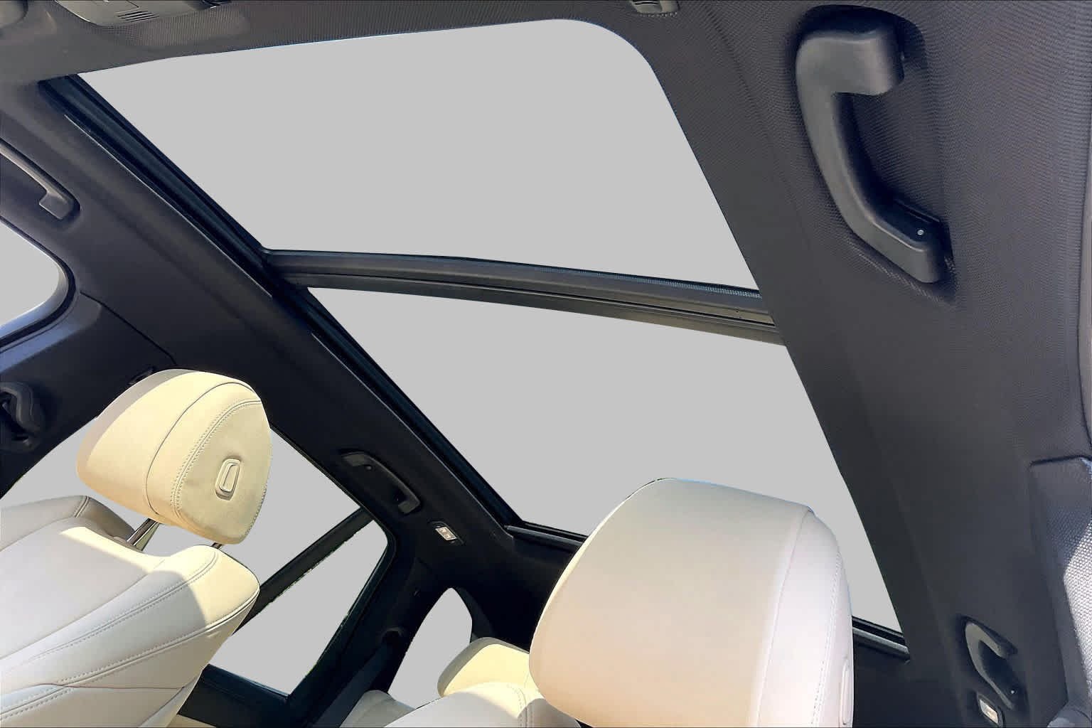 Used 2021 Mineral White Metallic BMW xDrive40i image 12