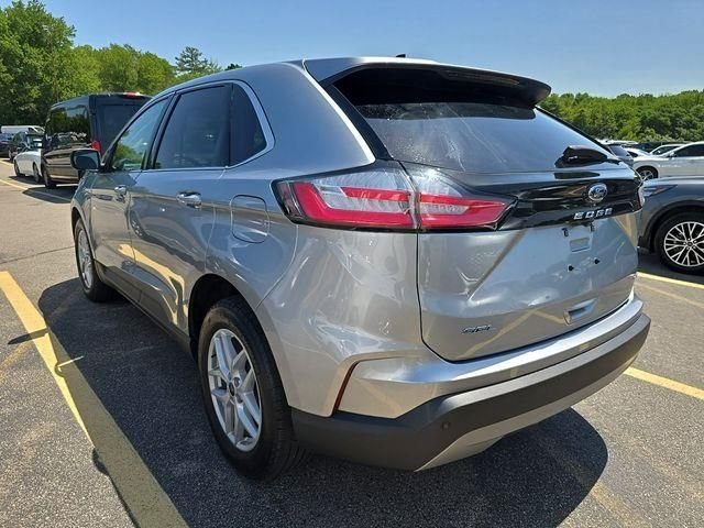 Used 2024 Silver Ford SEL image 3