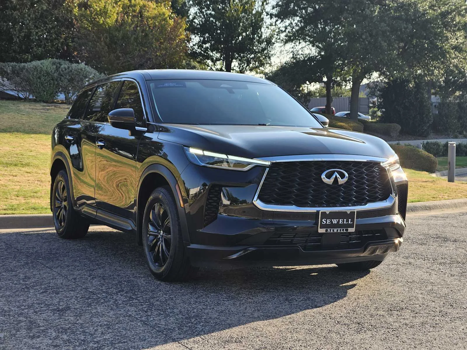 Certified Used 2025 Mineral Black INFINITI PURE image 4