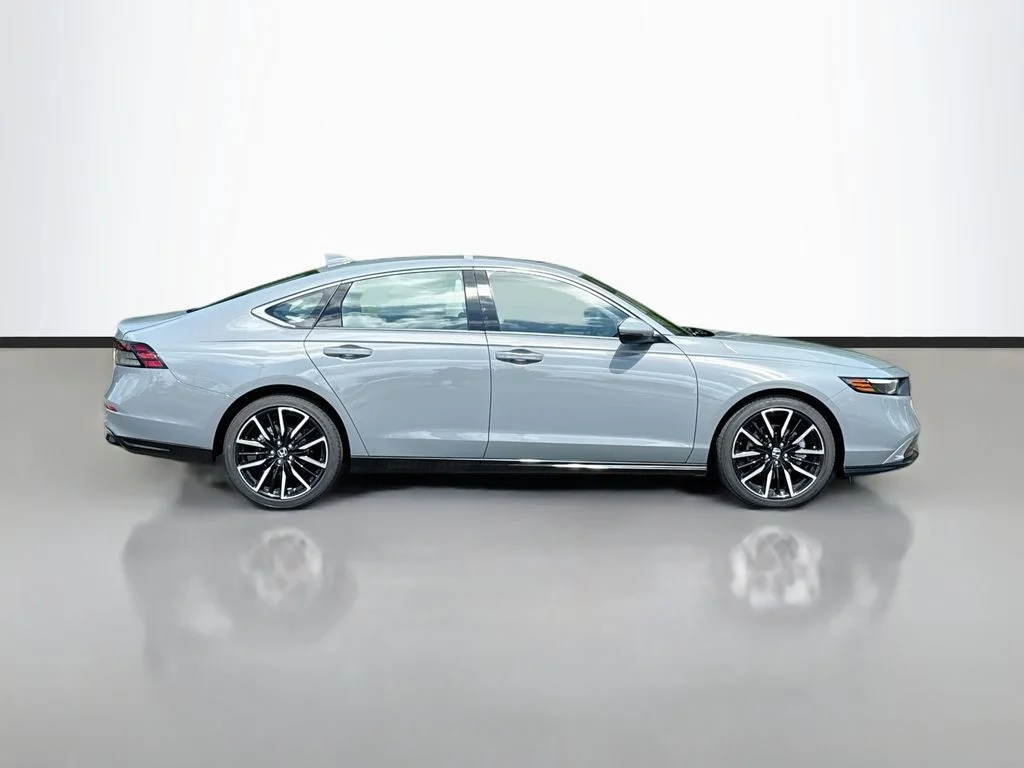 New 2026 Urban Gray Pearl Honda Touring image 10