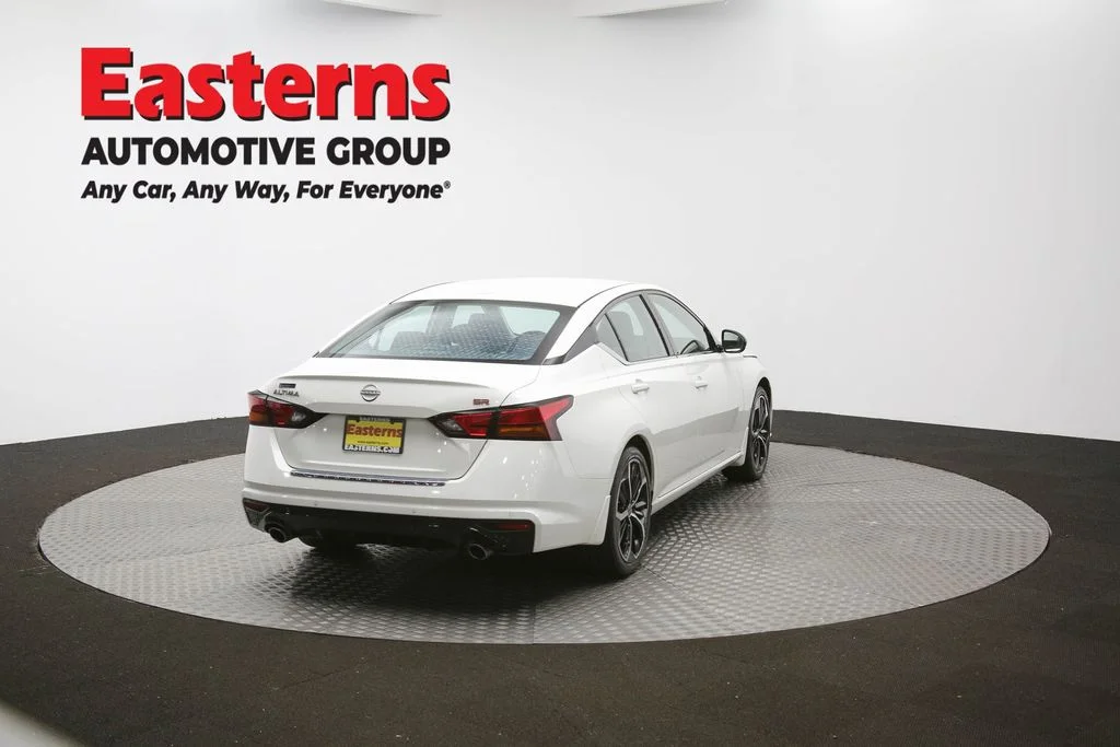 Used 2023 White Nissan 2.5 SR image 36