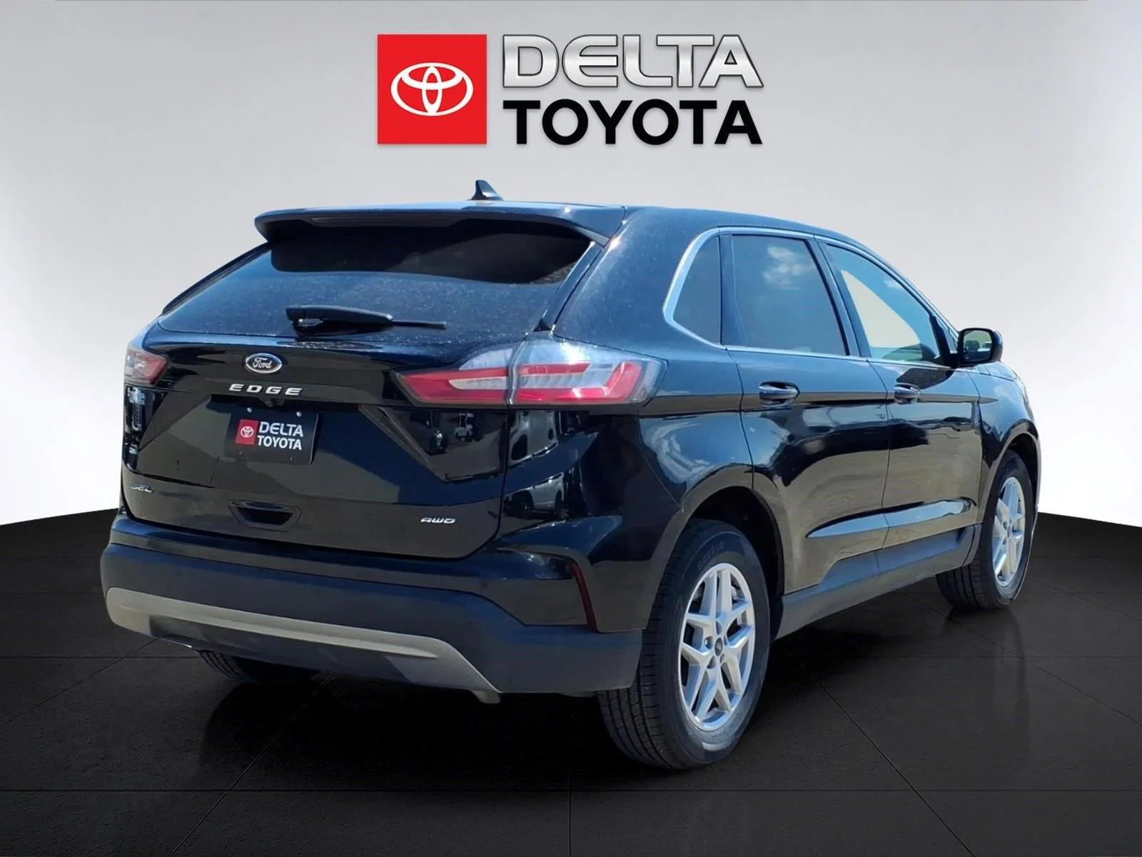 Used 2024 Agate Black Ford SEL image 5