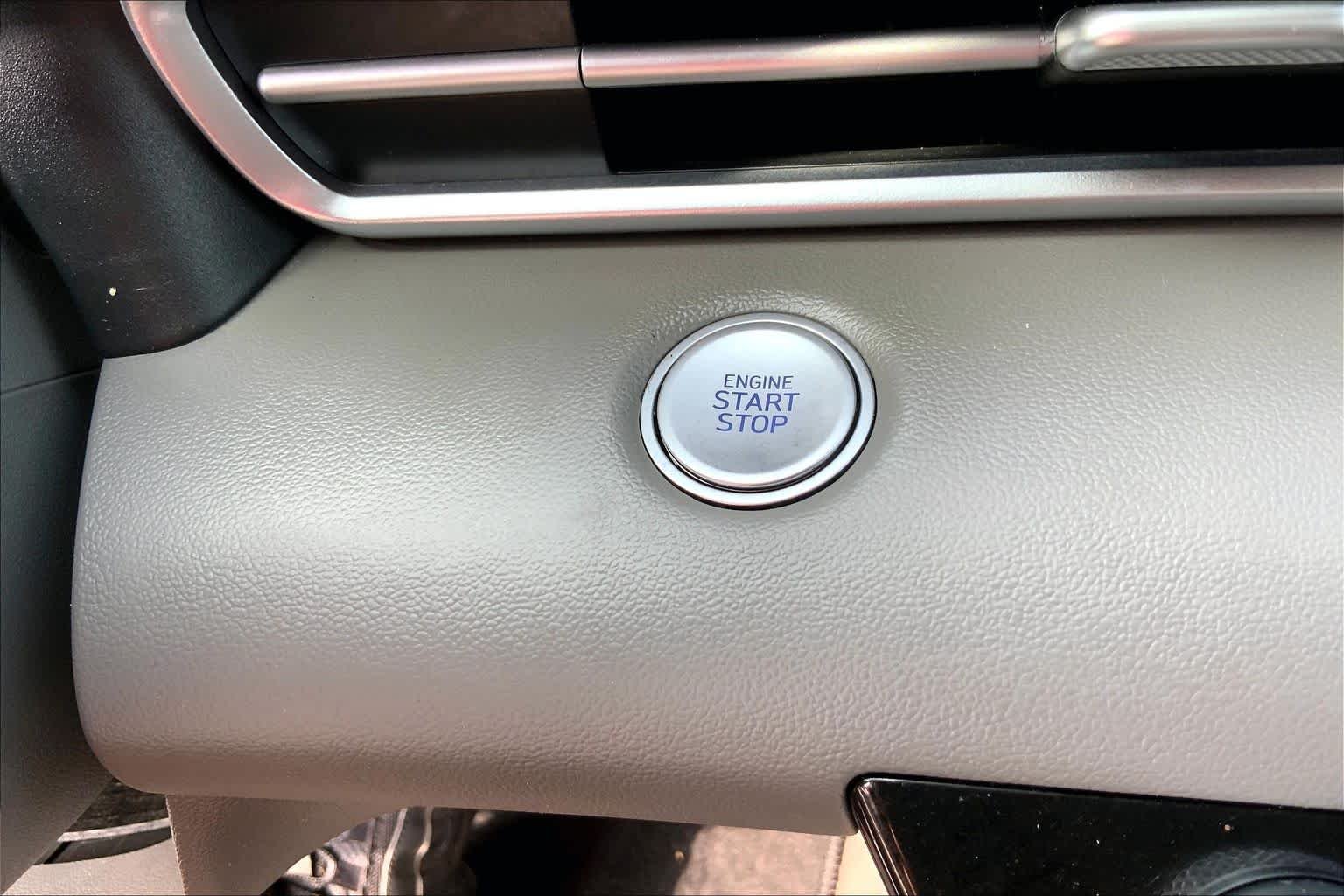 Used 2025 Serenity White Hyundai SEL Sport image 30
