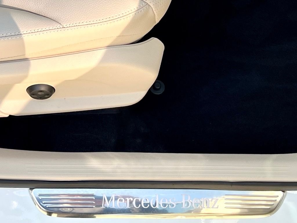 Certified Used 2022  Mercedes-Benz GLC 300 image 21