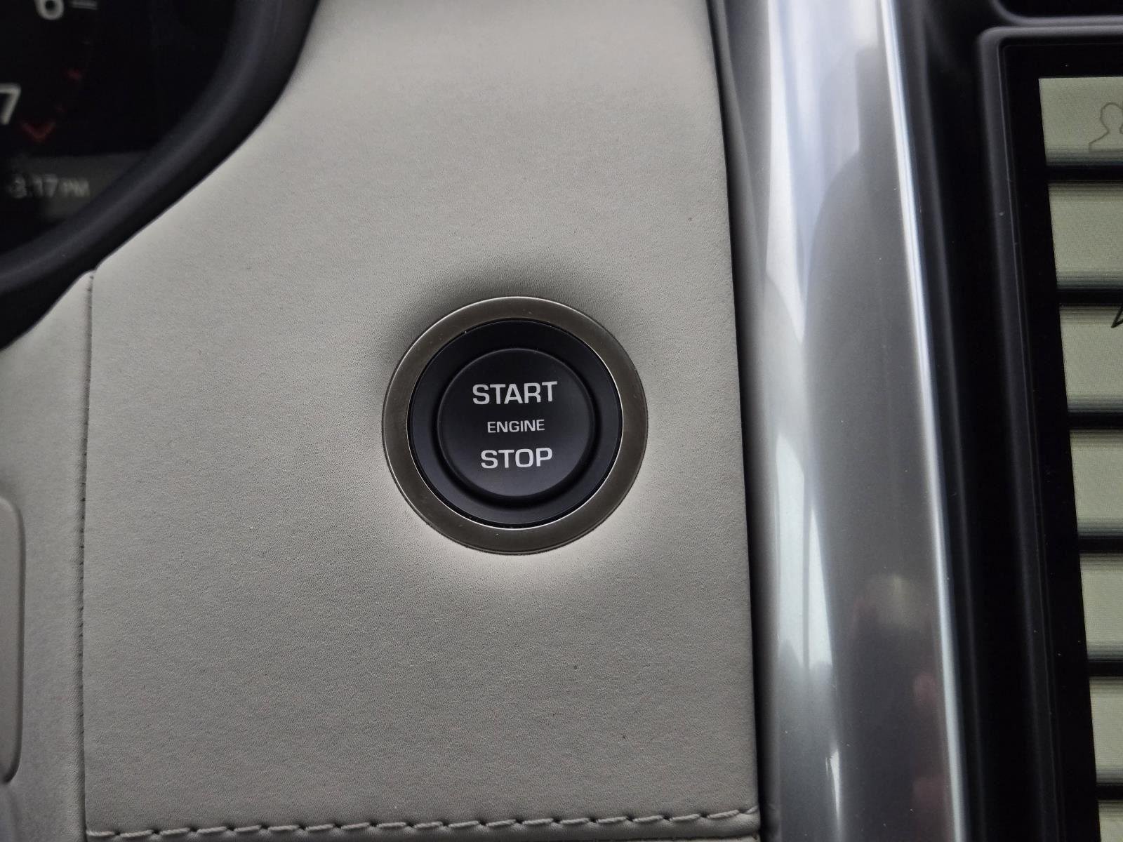 Used 2025 Fuji White Land Rover S image 18
