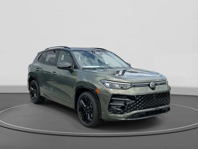 2026 Volkswagen Tiguan 2.0T SE R-Line Black's photo