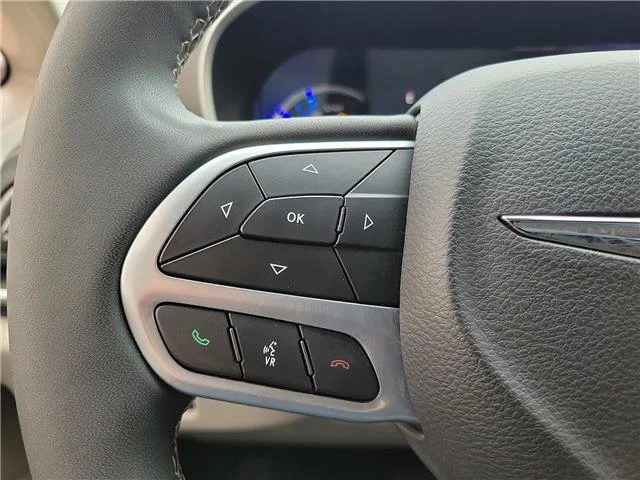 Used 2022  Chrysler Touring L Front-Wheel Drive Passenger image 20
