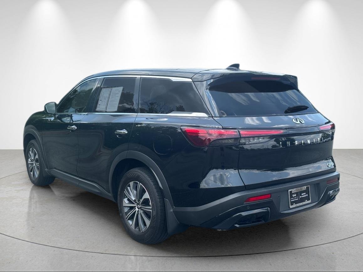 Used 2025 Mineral Black INFINITI PURE image 3