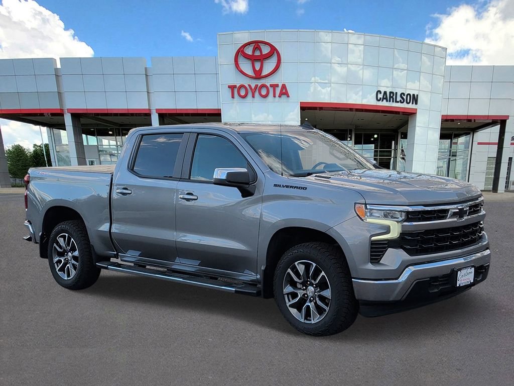 Used 2024 Chevrolet Silverado 1500 LT with VIN 3GCUDDE87RG133861 for sale in Minneapolis, Minnesota