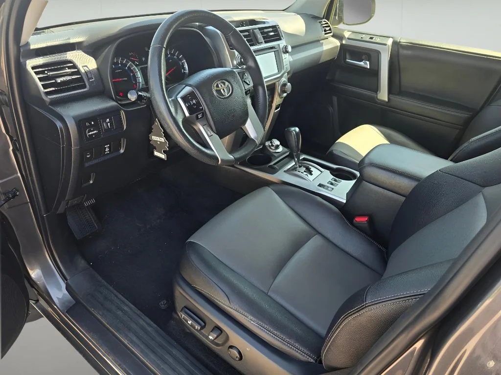 Used 2018 Magnetic Gray Metallic Toyota SR5 Premium image 23