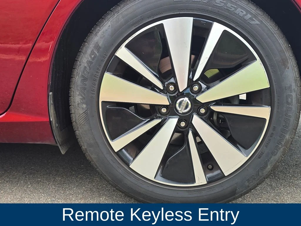 Used 2019 Red Nissan 2.5 SL image 9