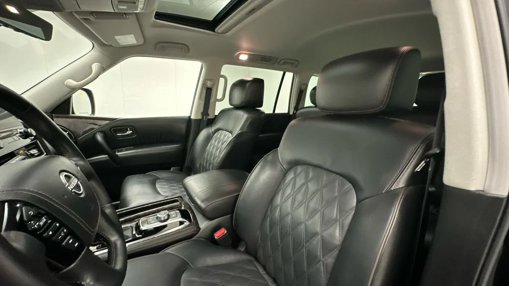 Used 2022 Black Nissan Platinum image 9