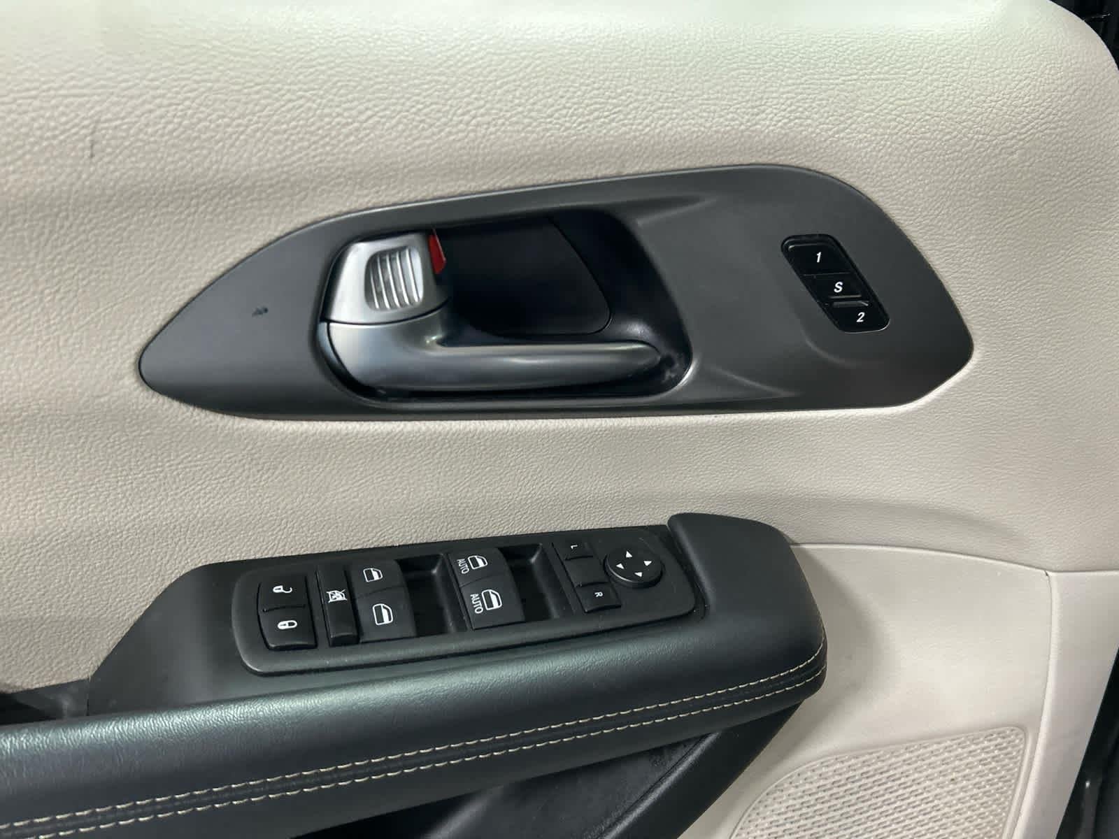 2023 Chrysler Pacifica Touring L - Photo 26