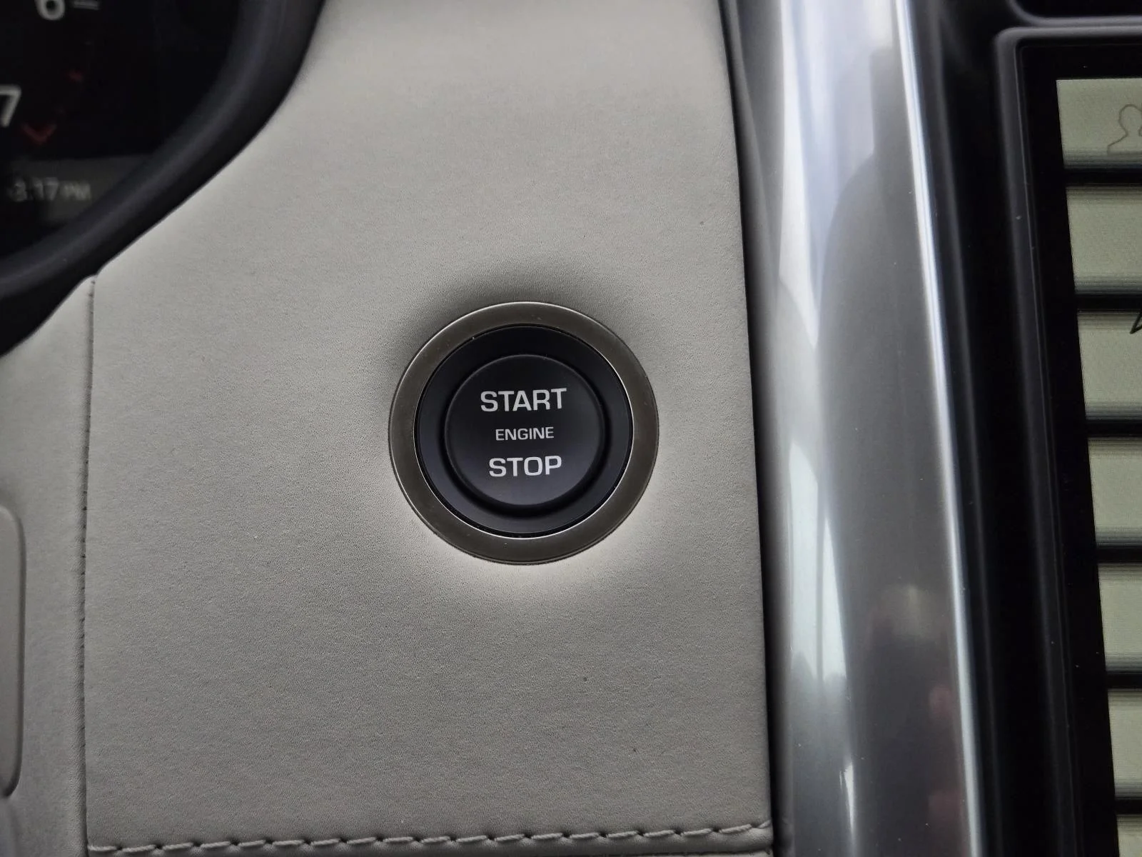 Certified Used 2025 Fuji White Land Rover S image 18