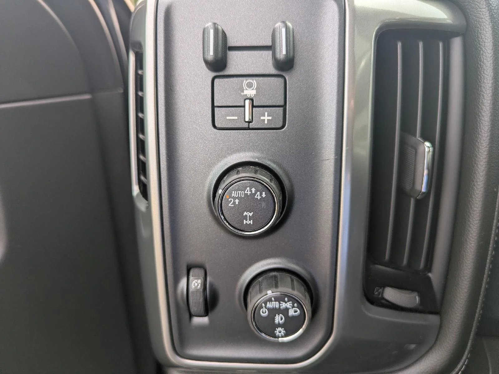 Used 2018 Centennial Blue Metallic Chevrolet LTZ image 21
