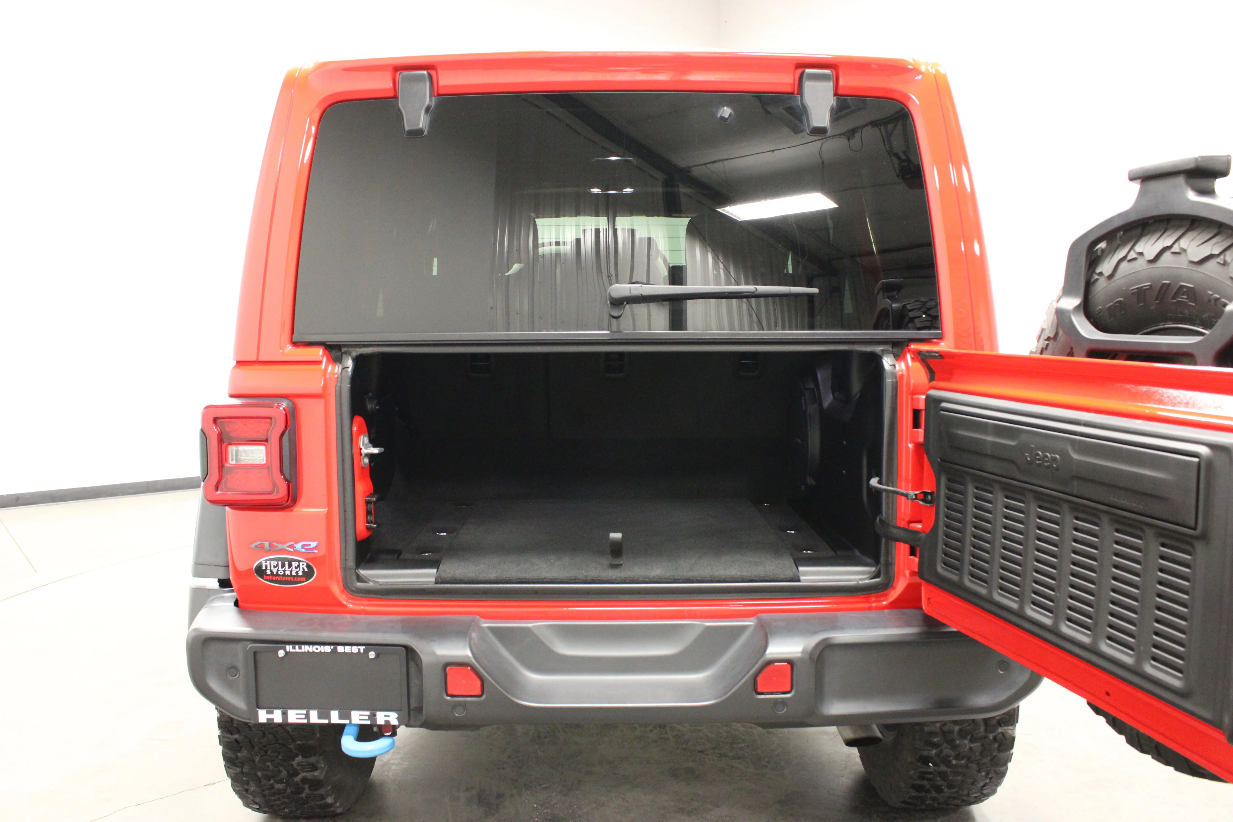 Used 2023 Firecracker Red Clearcoat Jeep Rubicon image 14