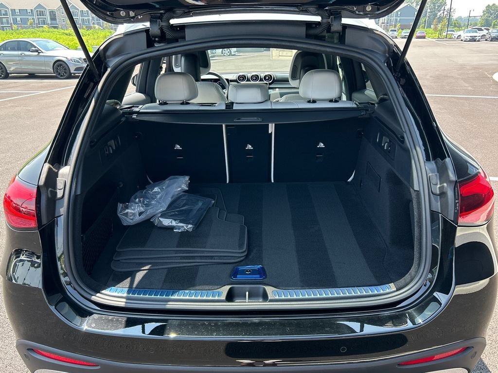 New 2026 Black Mercedes-Benz GLC 300 image 43