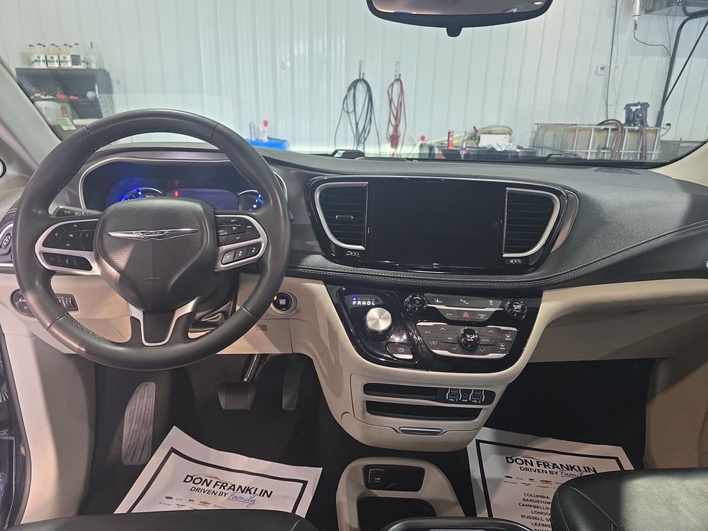 Used 2023 Black Chrysler Touring L image 15
