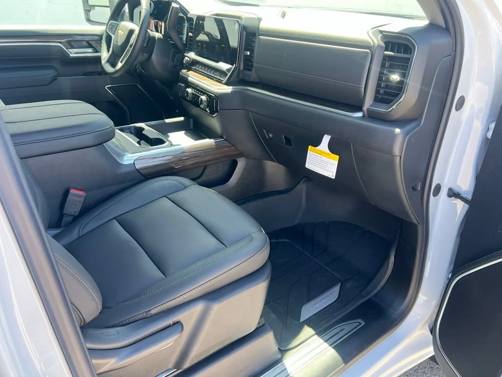 New 2026 Summit White Chevrolet LT image 26
