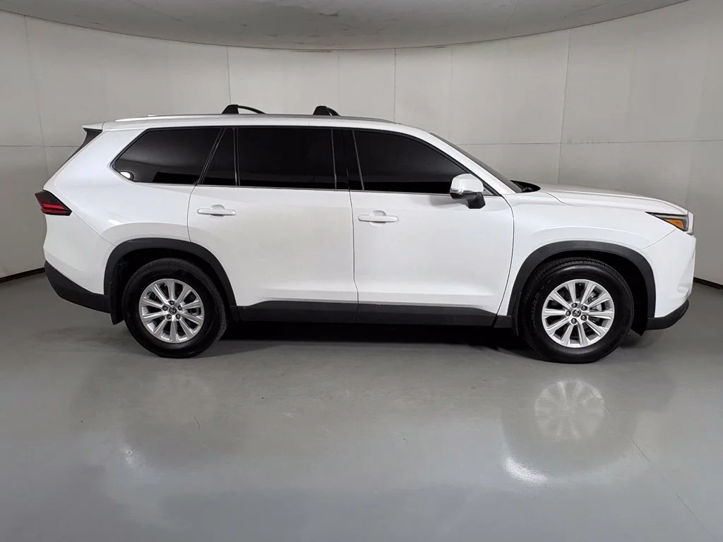 Used 2025 Beige Toyota XLE image 9