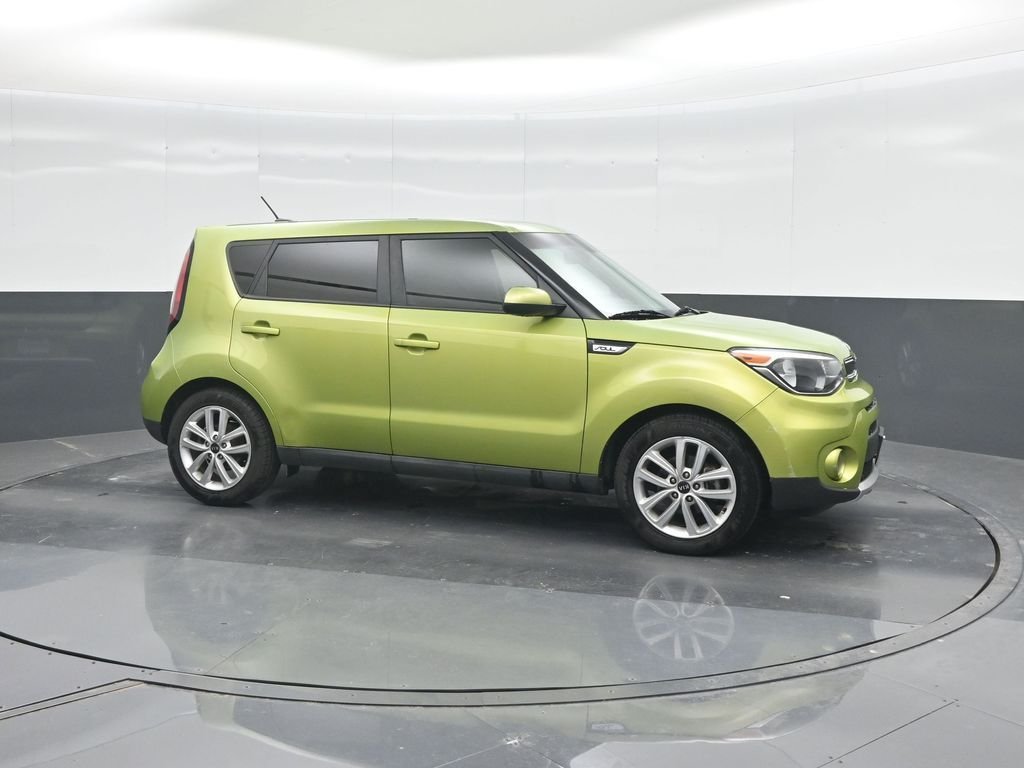 Used 2018 Green Kia Plus image 11