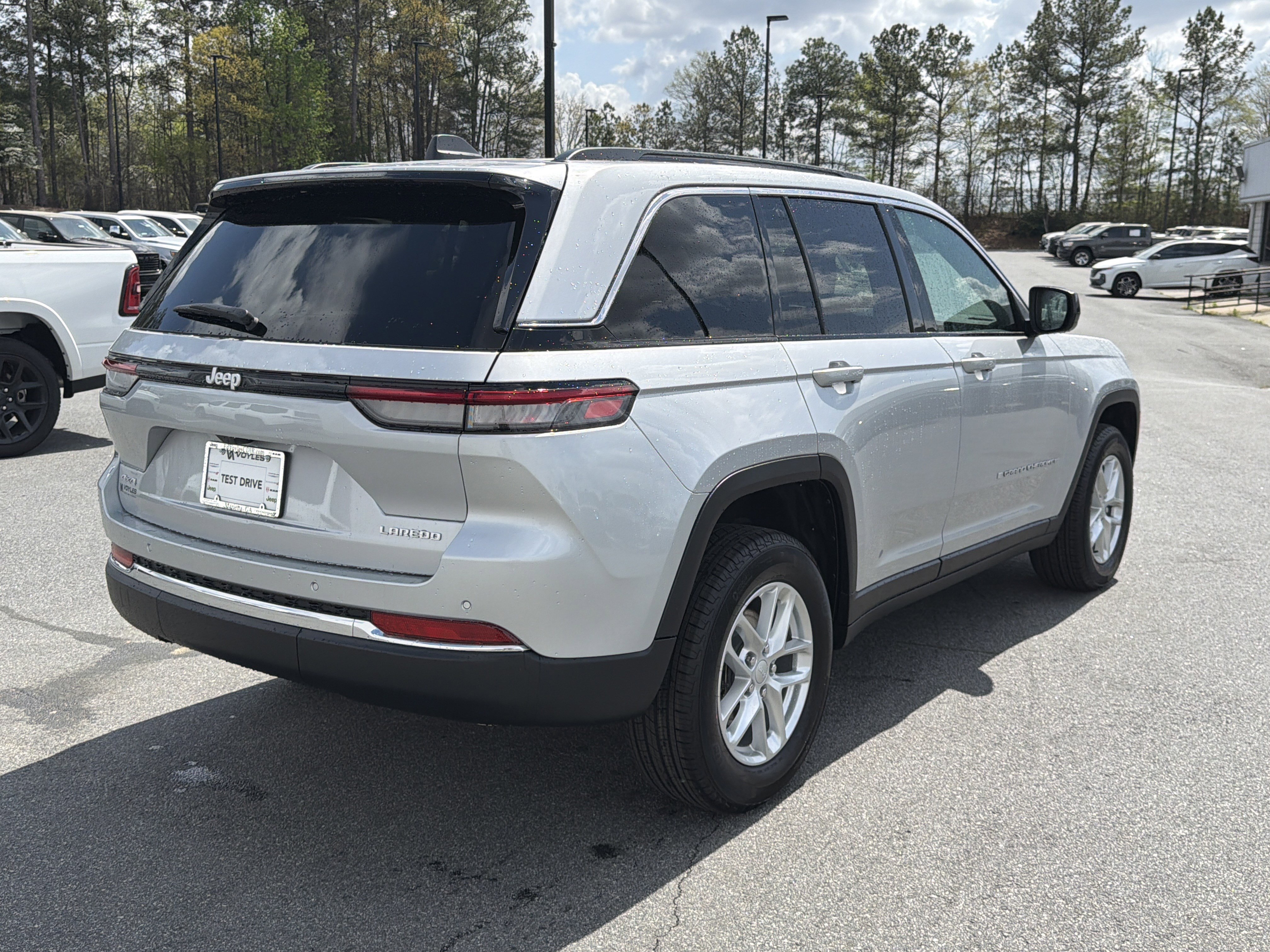 New 2026 Silver Zynith Jeep Laredo image 8