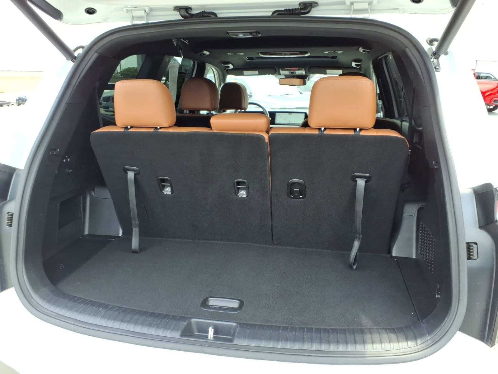 Used 2023 Glacial White Pearl Kia EX X-Line image 23