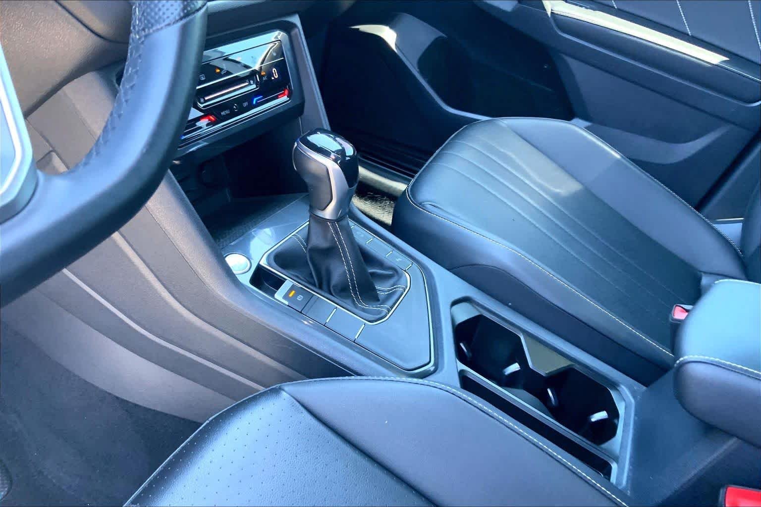 Used 2022 Oryx White Pearl Volkswagen SE R-Line Black image 16