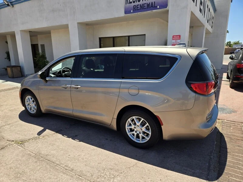 Used 2017 Molten Silver Chrysler Touring image 3